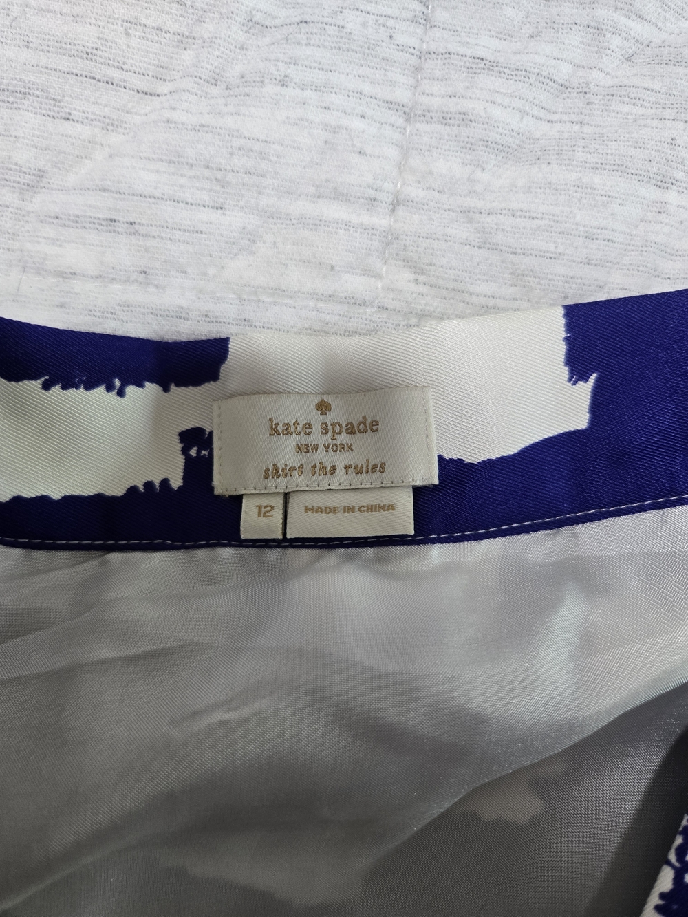 kate spade Blue and White Graphic 100% Silk Shell Pleated Skirt - Picture 2 of 13